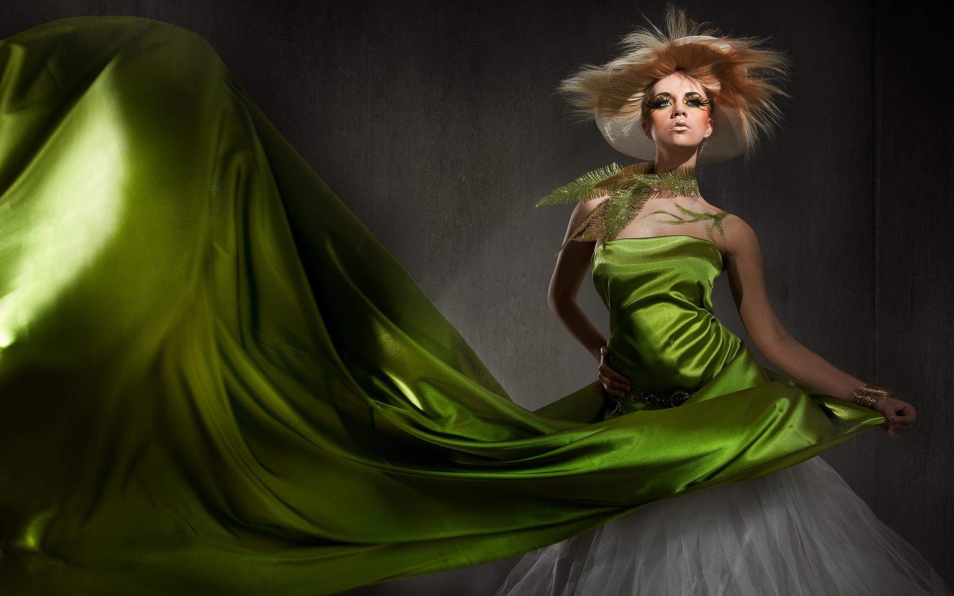 Dress style with green swirls : Studio : Copenhagen Design Demo